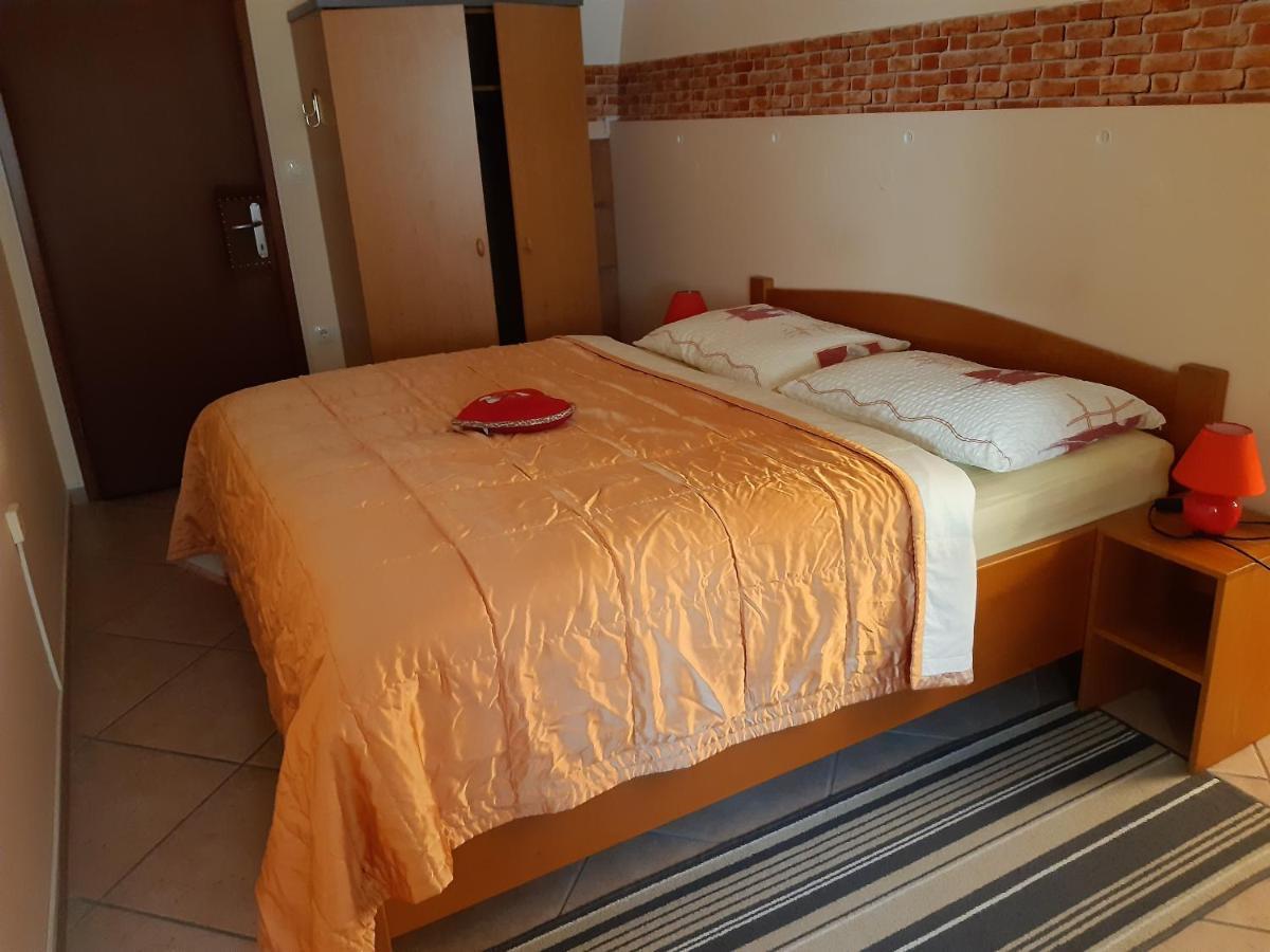 Apartma Na Starem Placu Idrija Esterno foto